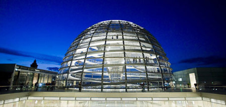 Reichstagskuppel bei Nacht